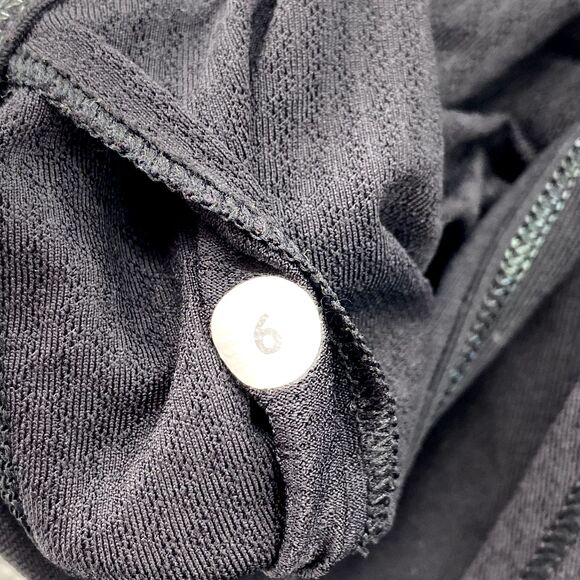 Lululemon Top Adult 6 Black Racerback Tank Loose Shirt Blouse Built-in Bra Women - Picture 8 of 9